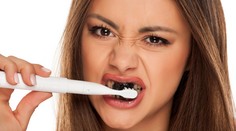 Z pasty, ktorú ospevujú mnohé celebrity, môžete mať tak akurát zubný kaz. Zuby vám nevybieli