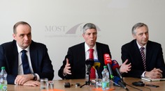 Spýtali sme sa opozičných strán, čo by so štátom urobili oni. Hádajte, koľko odpovedalo