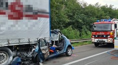 Na D2 za Lozornom sa zrazil kamión s autom, zahynula mama s 15-ročným synom