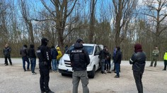 Neúspešné prevádzačstvo: Čech chcel v jednom vozidle previesť 18 migrantov. Polícia ho už obvinila