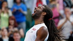 Extravagantný tenista hral na wimbledonskom trávniku ako o život