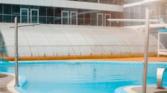 Snaha vytiahnuť mobil ho stála život. Chlapca (†14) zabil v bazéne zásah elektrickým prúdom