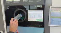 Zálohovací systém plastových fliaš spustili už aj v Rakúsku. Cena za PET fľašu či plechovku vás asi prekvapí