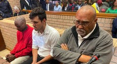 Prípad, ktorý pobúril Juhoafrickú republiku. Farmári mali zastreliť dve ženy a ich telá hodiť prasatám