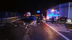 FOTO: Hrôzostrašná nehoda na R1. Opitý vodič spôsobil zrážku dvoch áut a sanitky