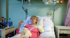 Mladá Ukrajinka prišla o ruku, pretože majiteľ práčovne nedovolil hasičom rozpíliť lis