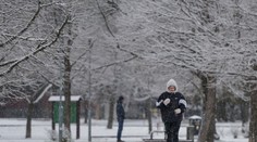 Víchrice, sneh či nebezpečná poľadovica. Víkend na Slovensku je plný výstrah