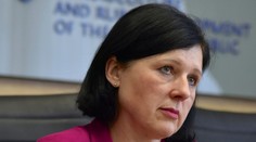 Jourová chce rokovať s výrobcami potravín a tovarov dvojakej kvality