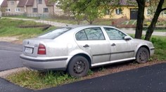 V Trenčianskej Teplej ktosi spravil nechcený ostrovček. Komické parkovisko baví internet