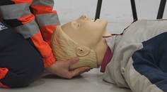 Zapadnutý jazyk, epileptický záchvat, krvácanie z nosa. Mnohí z nás používajú pri prvej pomoci zastaralé mýty