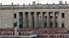 Takto vyzerá fotografia na podporu mieru. Pózovali na nej tisíce nahých Kolumbijčanov