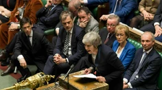 Mayová utrpela historickú porážku. Čo bude ďalej s brexitom?