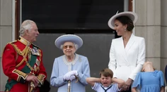 FOTOGRAFIE TÝŽDŇA: Oslavy jubilea kráľovnej Alžbety II., najväčšia rastlina sveta či vlakové nešťastie pri Vrútkach