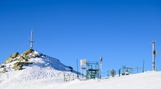 Výstrahy pred vetrom na horách a snehovými jazykmi. SHMÚ varuje