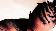 Čo so sebou urobil sexy športovec? Na hlave má otrasný účes