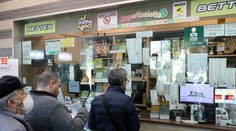 Bezdomovec vyhral v lotérii, k peniazom sa však nedostal. Potom zakročil ochotný úradník