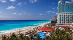 Romantická dovolenka sa zmenila na tragédiu. Mladý turista vypadol z balkóna