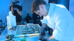 Nezvyčajné majstrovstvá Slovenska. Takto vyzerá majster v otváraní ustríc