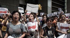 Skončila vo väzení za to, že vraj zaútočila na policajta prsiami