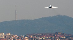 Lietadlo so srbským prezidentom začalo prudko klesať, môže za to káva