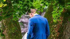 Túto svadobnú fotku komentujú tisíce ľudí: Naozaj robia manželia to, čo vidíme?