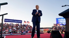 FOTO: Trump má za sebou prvé zhromaždenie pred prezidentskými voľbami. Útočil na svojich protivníkov