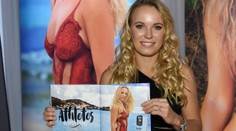 Tenistka Caroline Wozniacki išla dohana. Vyskúšala si bodypainting