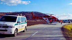 Tragická víkendová nehoda v revúckom okrese. Motorkár (†42) skončil v poli, zasahoval vrtuľník