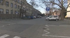 Spoplatnené parkovanie zavádza ďalšie slovenské mesto. Dôvodom je priveľa áut