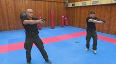 Ako reagovať počas zásahu, sa učia už počas štúdia. Boli sme sa pozrieť, ako vyzerá policajný výcvik