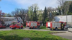 Incident len pár kilometrov od Slovenska. Schodisko sa zrútilo, ľudí evakuovali hasiči