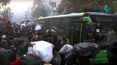 Z Aleppa evakuovali v autobusoch a sanitkách vyše 3-tisíc ľudí