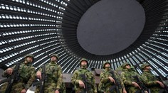 Srbsko na hranici s Kosovom zhromažďuje vojakov, upozorňujú Spojené štáty