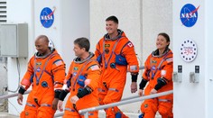 Dôležitá časť misie sa ešte len začína. Astronauti majú podrobný časový harmonogram (prehľad)