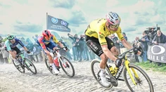 Van Aert po rokoch smoly vyhral Paríž-Roubaix. V pretekoch sezóny zdolal Pogačara na ikonickom velodrome