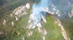 VIDEO: Požiar v Súľovských skalách. Hasiči bojujú s plameňmi v ťažko dostupnom teréne