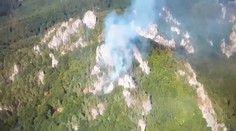 VIDEO: Požiar v Súľovských skalách. Hasiči bojujú s plameňmi v ťažko dostupnom teréne