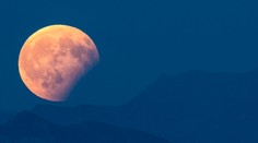 Trump chce opäť lietať na Mesiac a neskôr aj na Mars