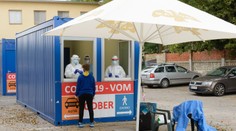 COVID-19 má ďalších 11 obetí. Jeden muž zomrel doma, druhý v DSS a ostatní v nemocniciach