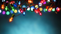 Prečo sa vianočné svetielka zamotávajú? Odpoveď vedcov je jednoduchá