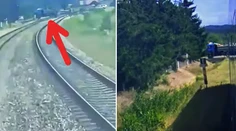 VIDEO: Sekundy hrôzy na železničnom priecestí. Vodič uviazol medzi závorami, blížil sa vlak