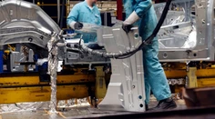 Známa automobilka dala robotníkom ultimátum:  Pracujte viac za rovnakú mzdu, inak môžeme zatvoriť závody