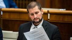 VIDEO: Dráma v parlamente. Jeden z poslancov skolaboval počas rokovania