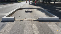 Prepichnuté pneumatiky a poškodené podvozky. Ostrovček v Bratislave mal zvýšiť bezpečnosť, spôsobil opak