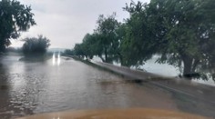 VIDEO: V Sobotišti zatopilo cestu, ničivá búrka sa prehnala aj cez Bratislavu