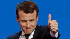 Macron presadil zákon zakazujúci politkom zamestnávať manželky a deti