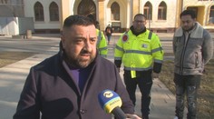 Rómovia sú presvedčení, že sa stali obeťami diskriminácie. V reštaurácii ich odmietli obslúžiť, majiteľka sa bráni