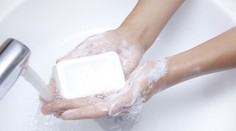 Nezabudnite! Umývanie rúk mydlom sa má stať zvykom
