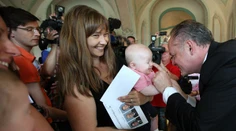 Prezident Kiska rozdelil plat. Komu daroval peniaze tentoraz?
