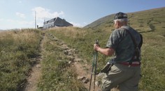 Dobrodružstvo 83-ročného turistu, aké sa len tak nevidí. Ladislav sa vybral na legendárnu Cestu hrdinov SNP